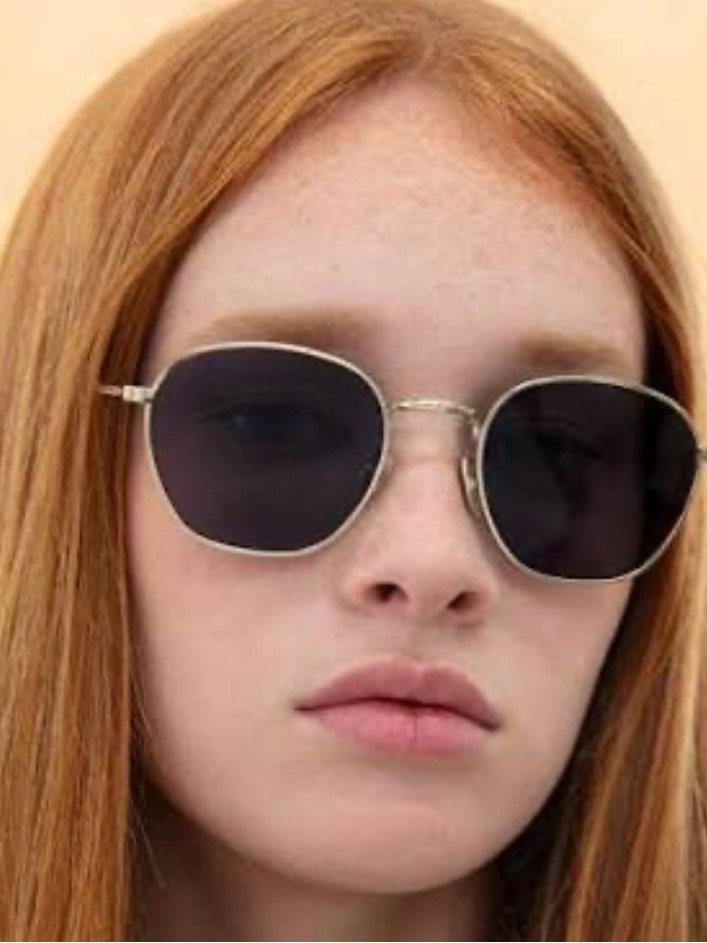 Illesteva Sunglasses Case & Sunglasses